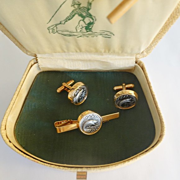 Wide Mouth Bass Fishing Cufflinks and Tie Bar In Jewelry Box new - Picture 2 of 3